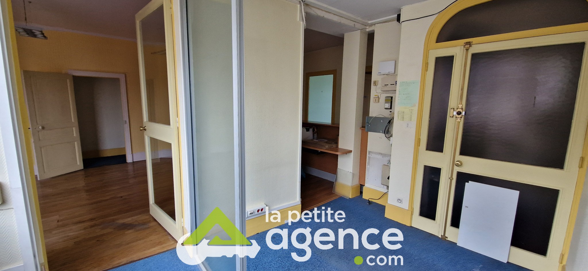 APPARTEMENT AVEC TERRASSE — photo 4