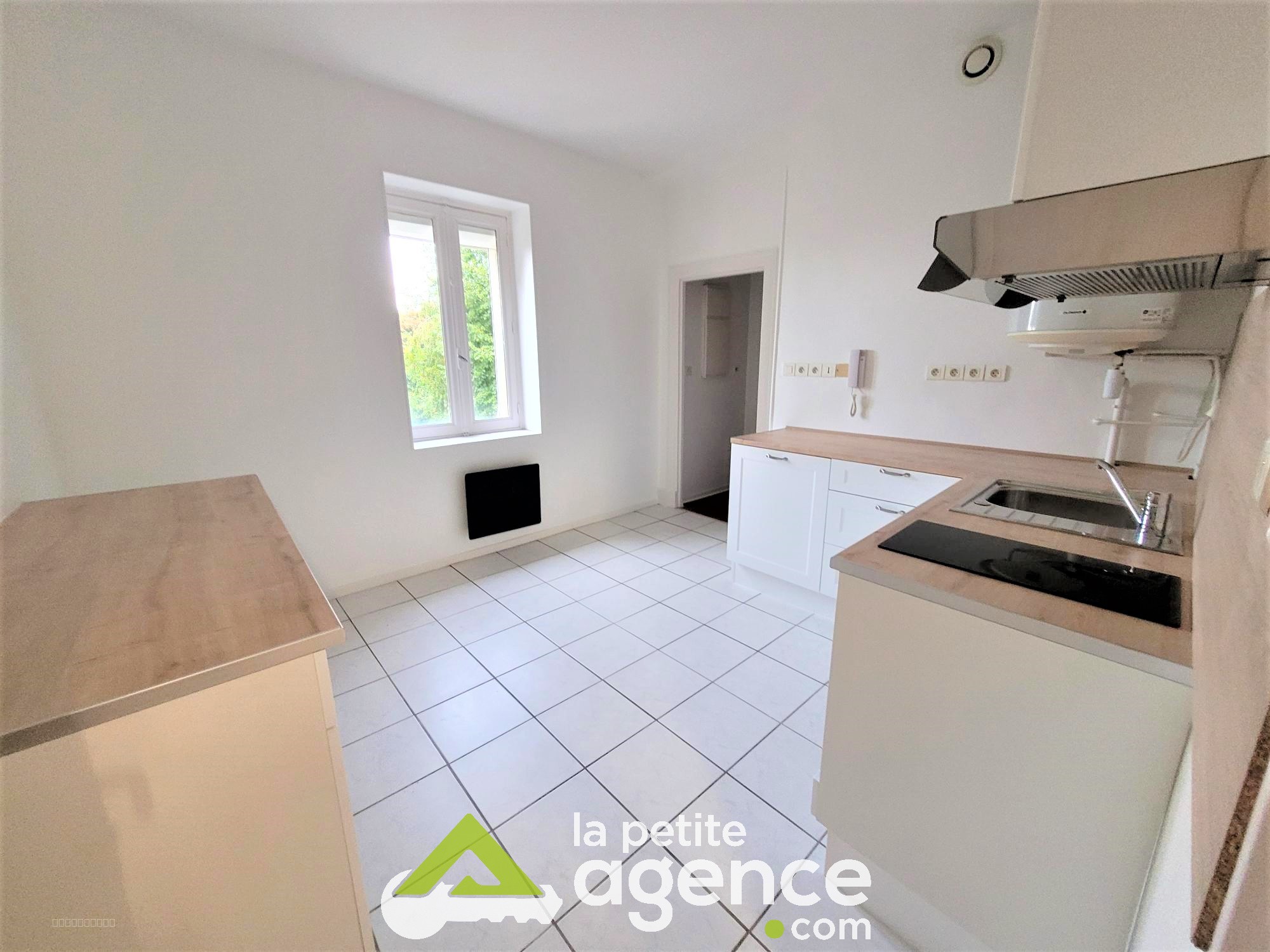 MONTLUCON - T1 PROCHE CENTRE VILLE RENOVE — photo 2