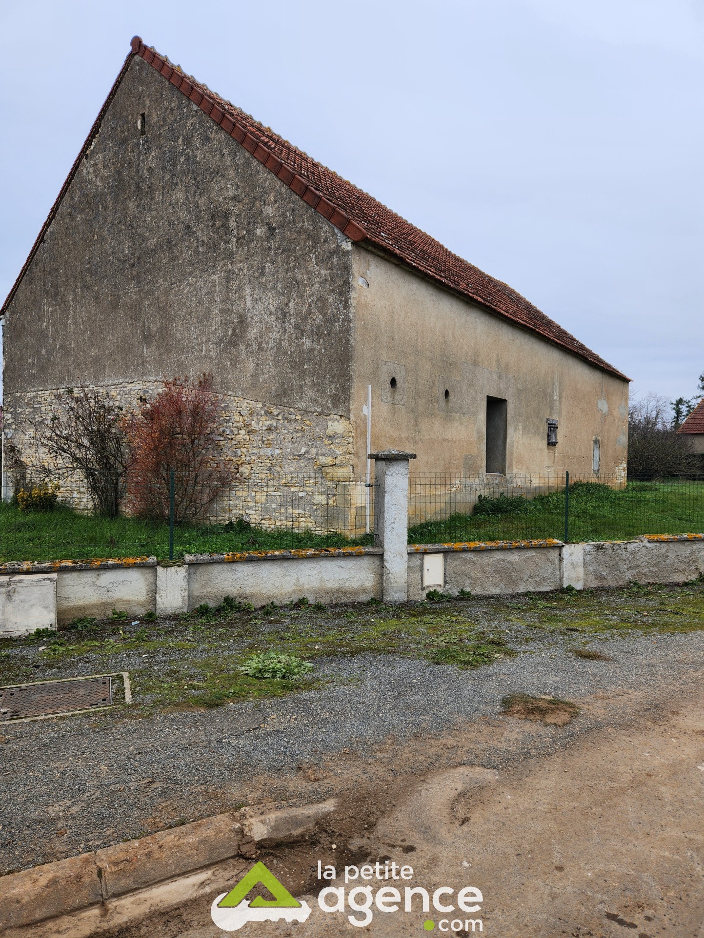 A 5 minutes de DUN SUR AURON, grande maison comprenant 4 chambres et sa grange sur 1652 m2 de terrain, bel emp — photo 7