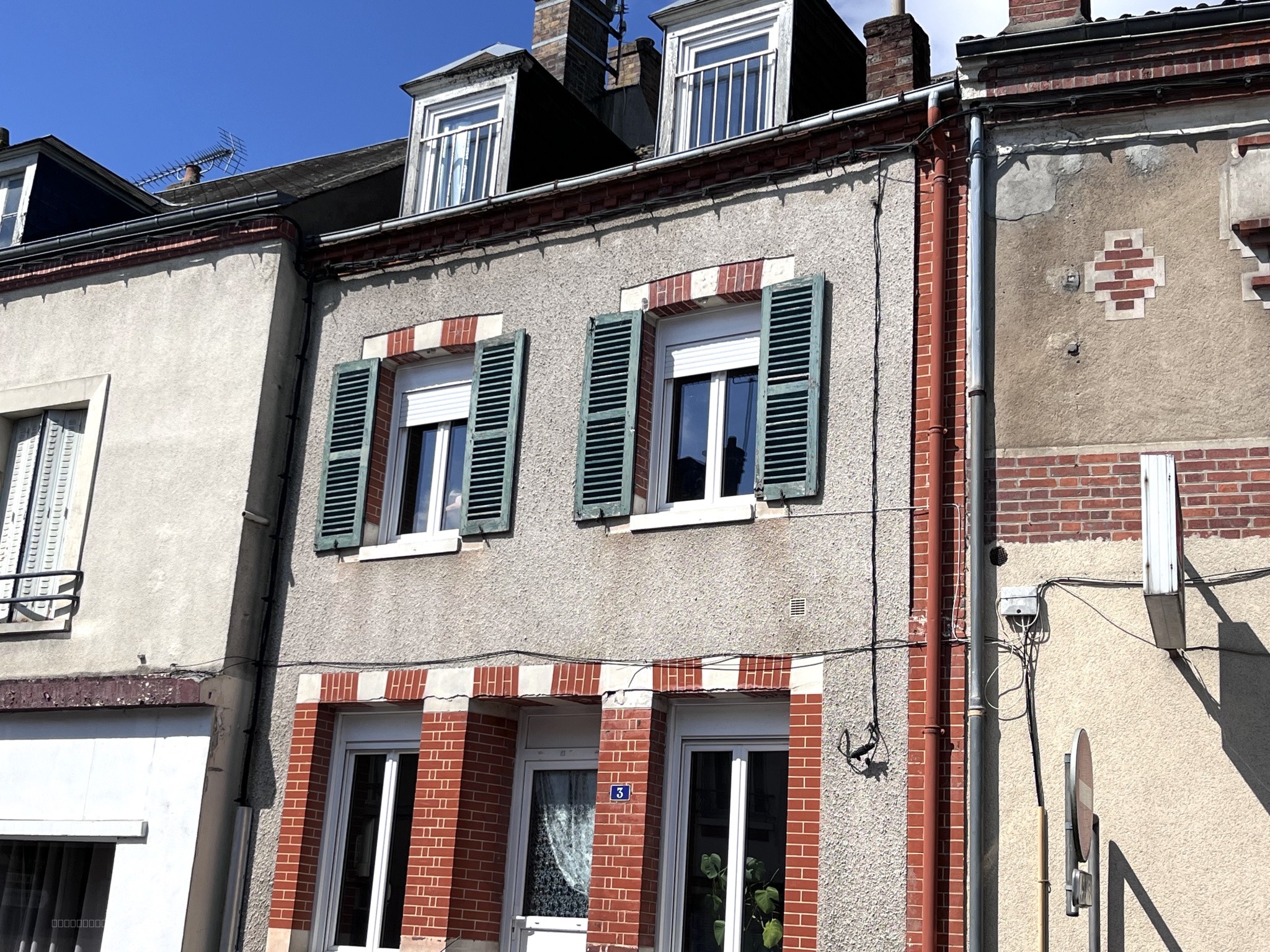 Maison de ville avec jardin non mitoyen en plein centre-ville — photo 2