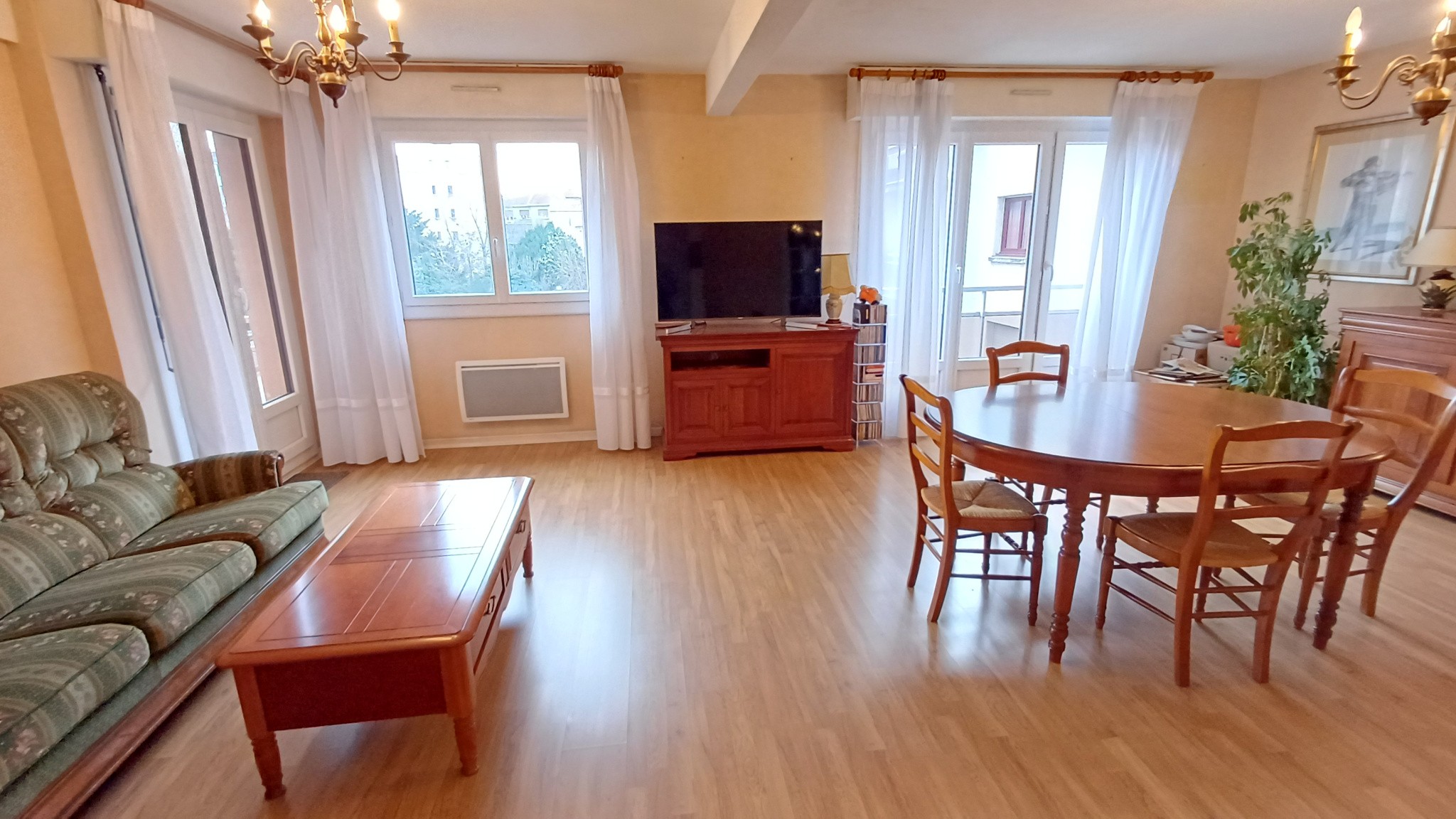 Grand appartement traversant de 105 m2 avec garage et parking   Quartier recherché de Clermont-Ferrand — photo 2