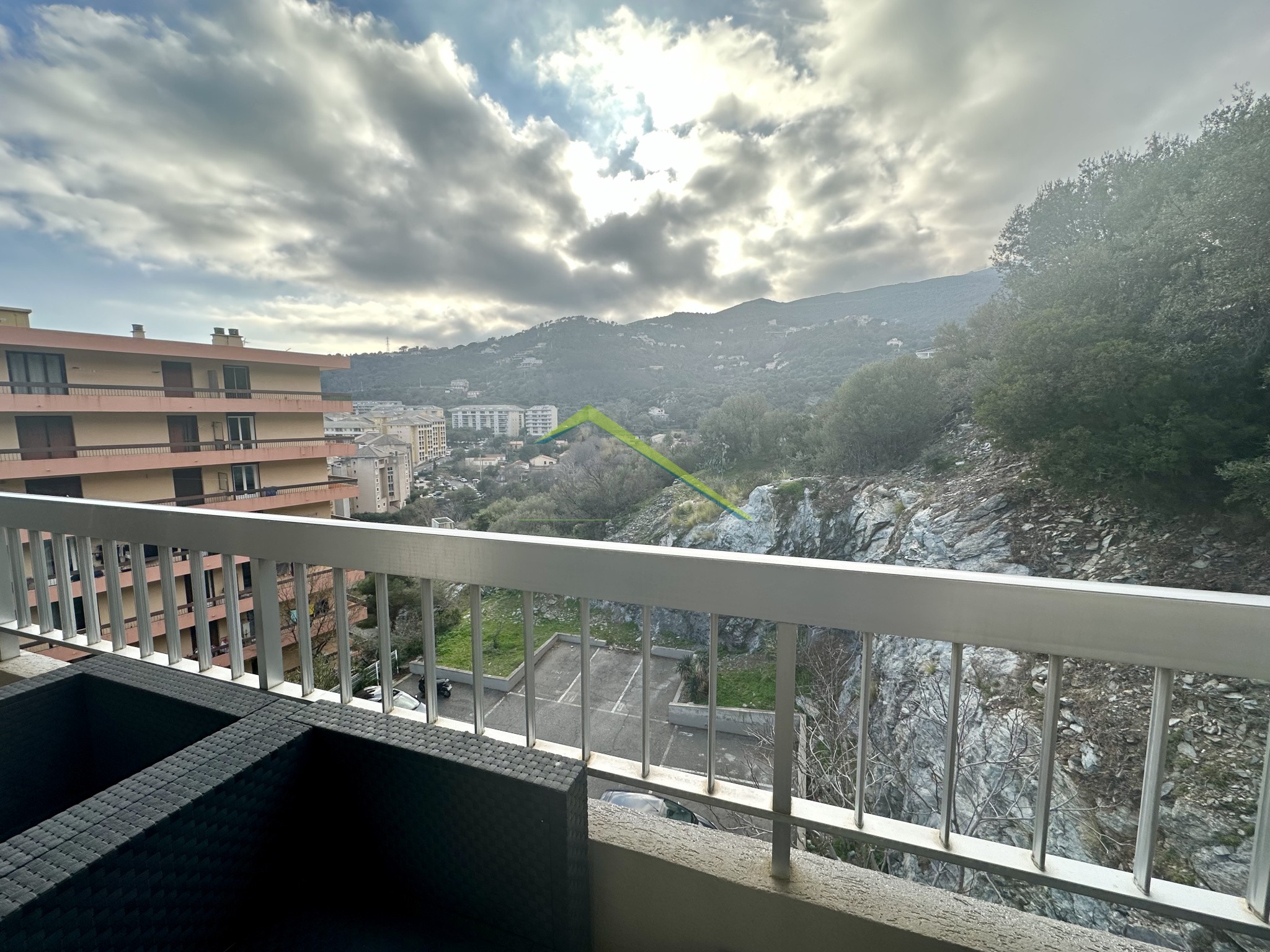 VILLE DI PIETRABUGNO - Studio meublé et équipé avec terrasse, cave, et parking — photo 9