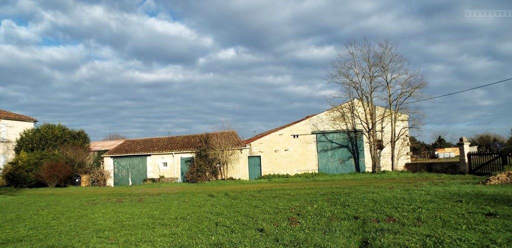 Belle Bâtisse début 16éme siècle — photo 3