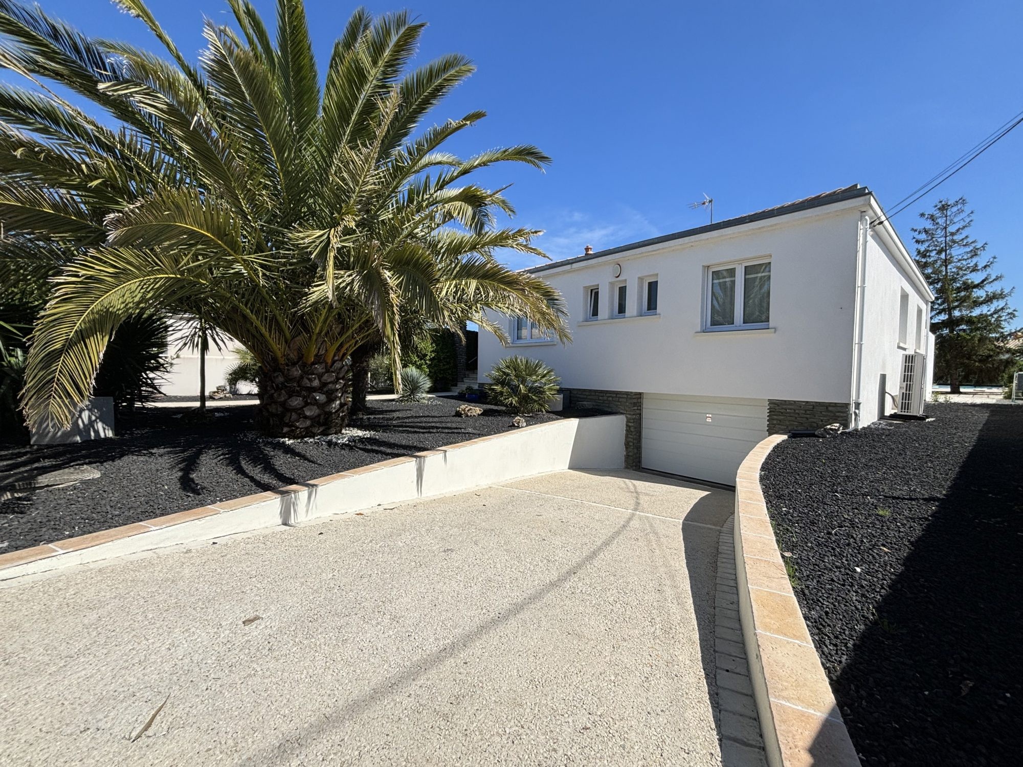 PROCHE DE LA ROCHELLE - MAISON 6 PIÈCES AVEC PISCINE — photo 14