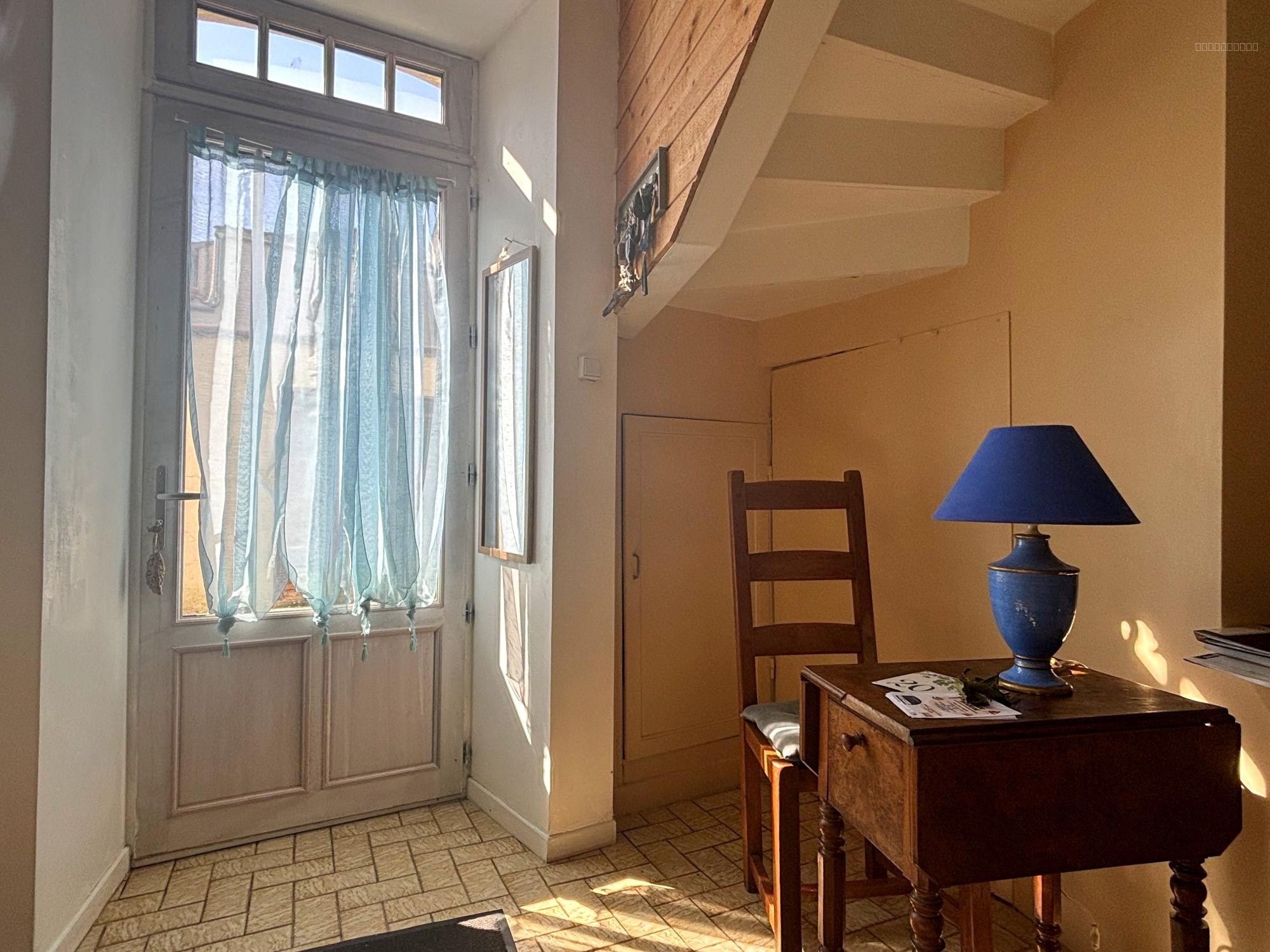 Maison Charmante en centre ville — photo 3
