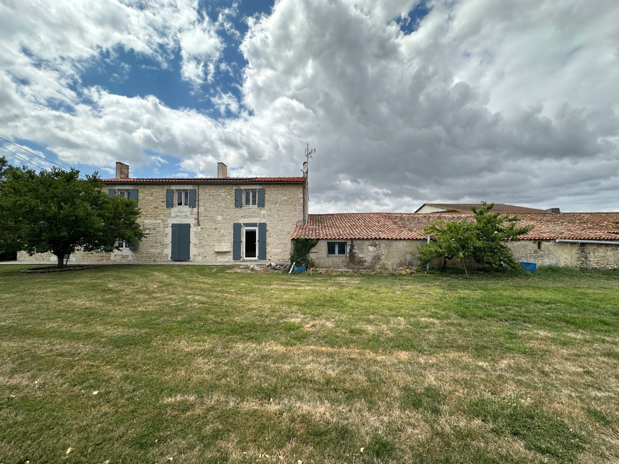 maison en pierre — photo 2
