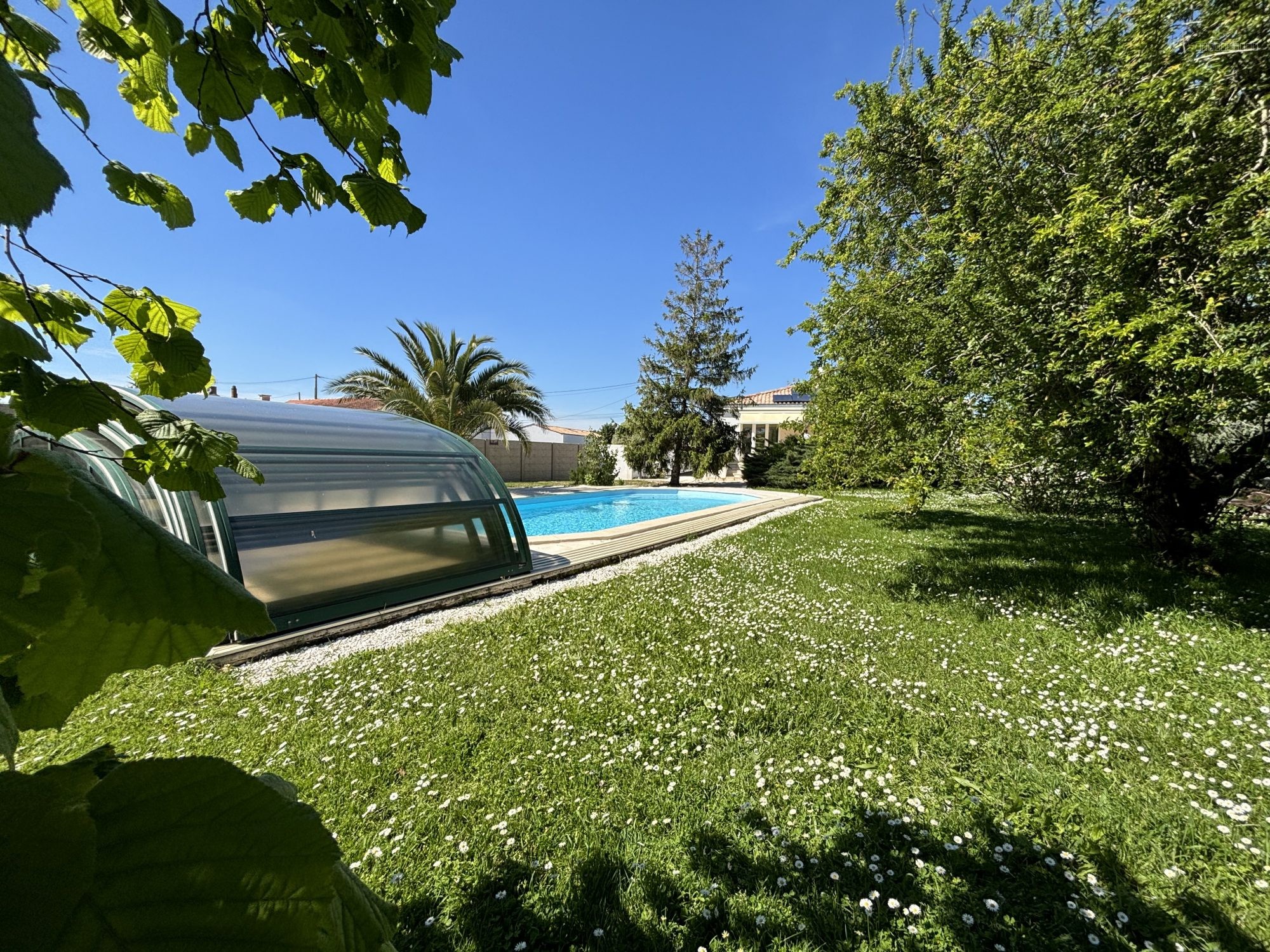 PROCHE DE LA ROCHELLE - MAISON 6 PIÈCES AVEC PISCINE — photo 15