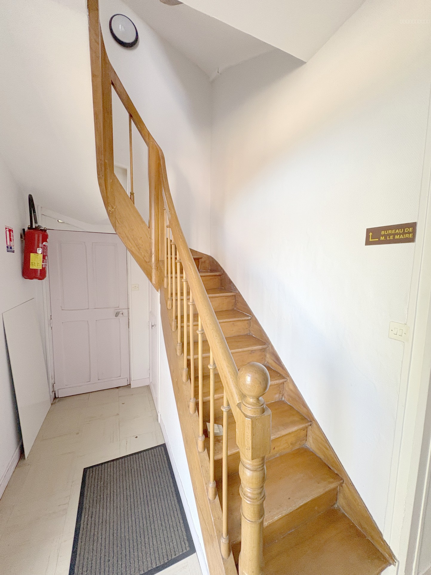 Ancienne bâtiment communal, idéal investisseur ! — photo 7
