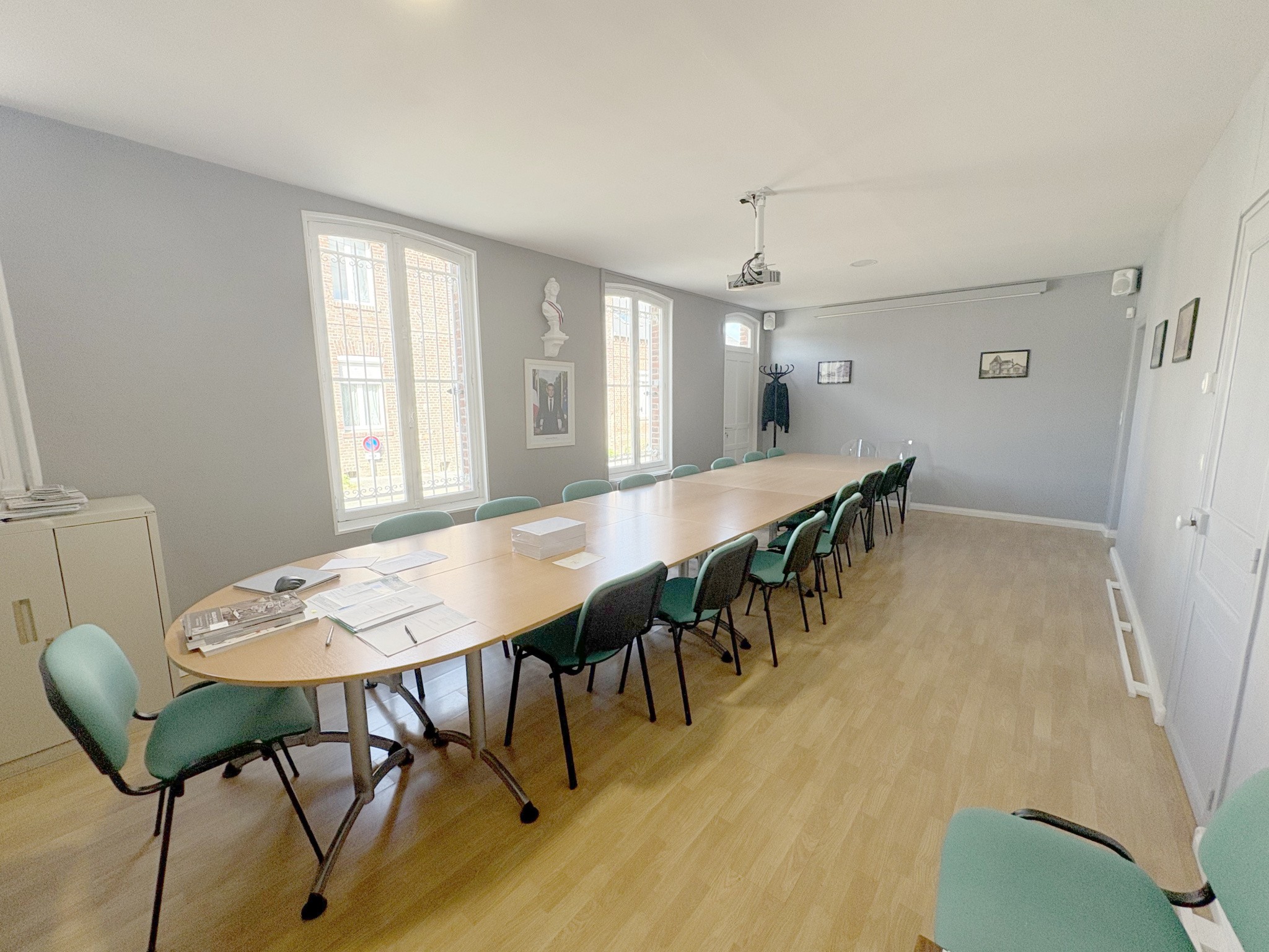 Ancienne bâtiment communal, idéal investisseur ! — photo 3