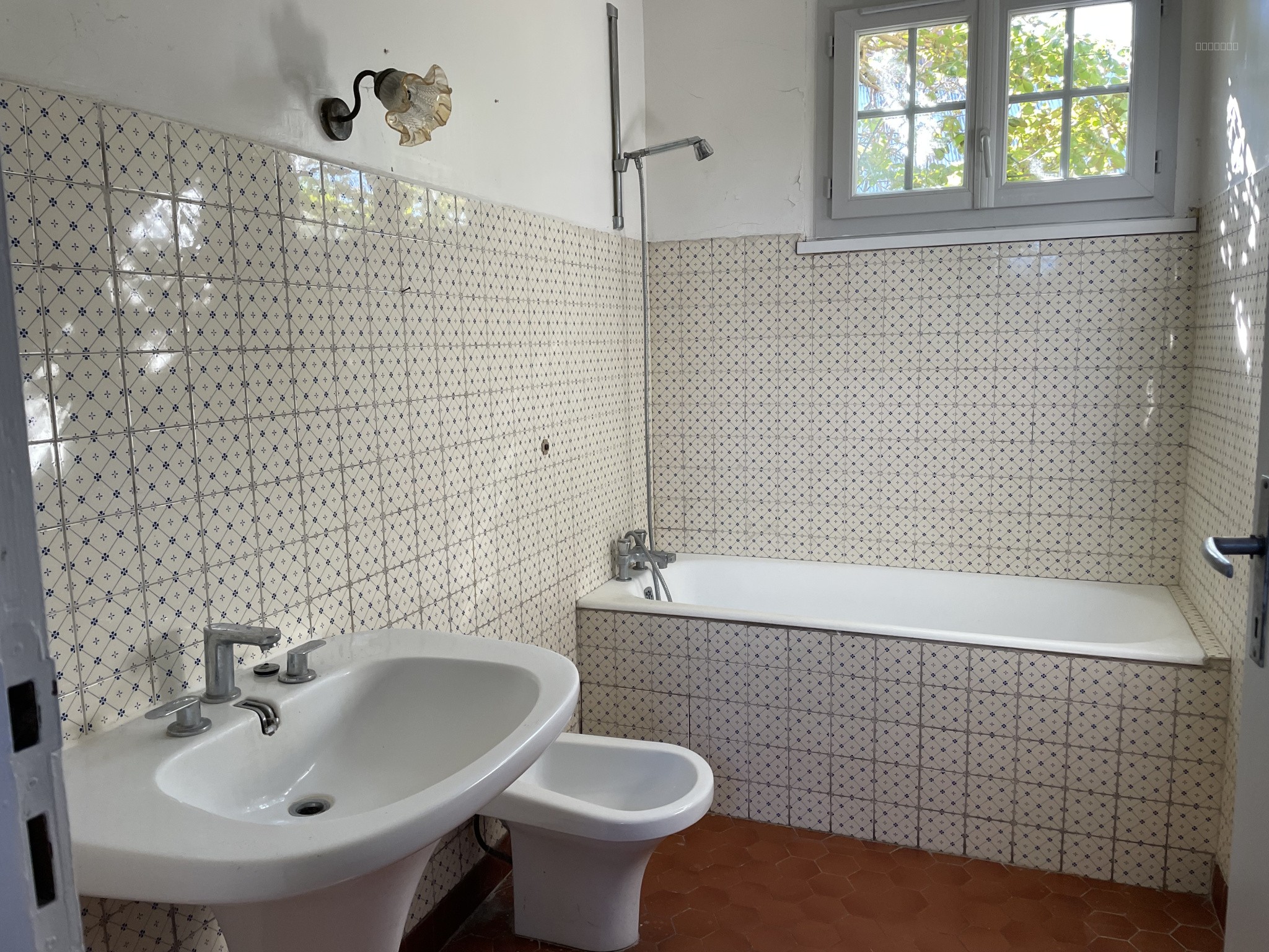 maison familiale avec 4 chambres et un bureau et dépendances — photo 11