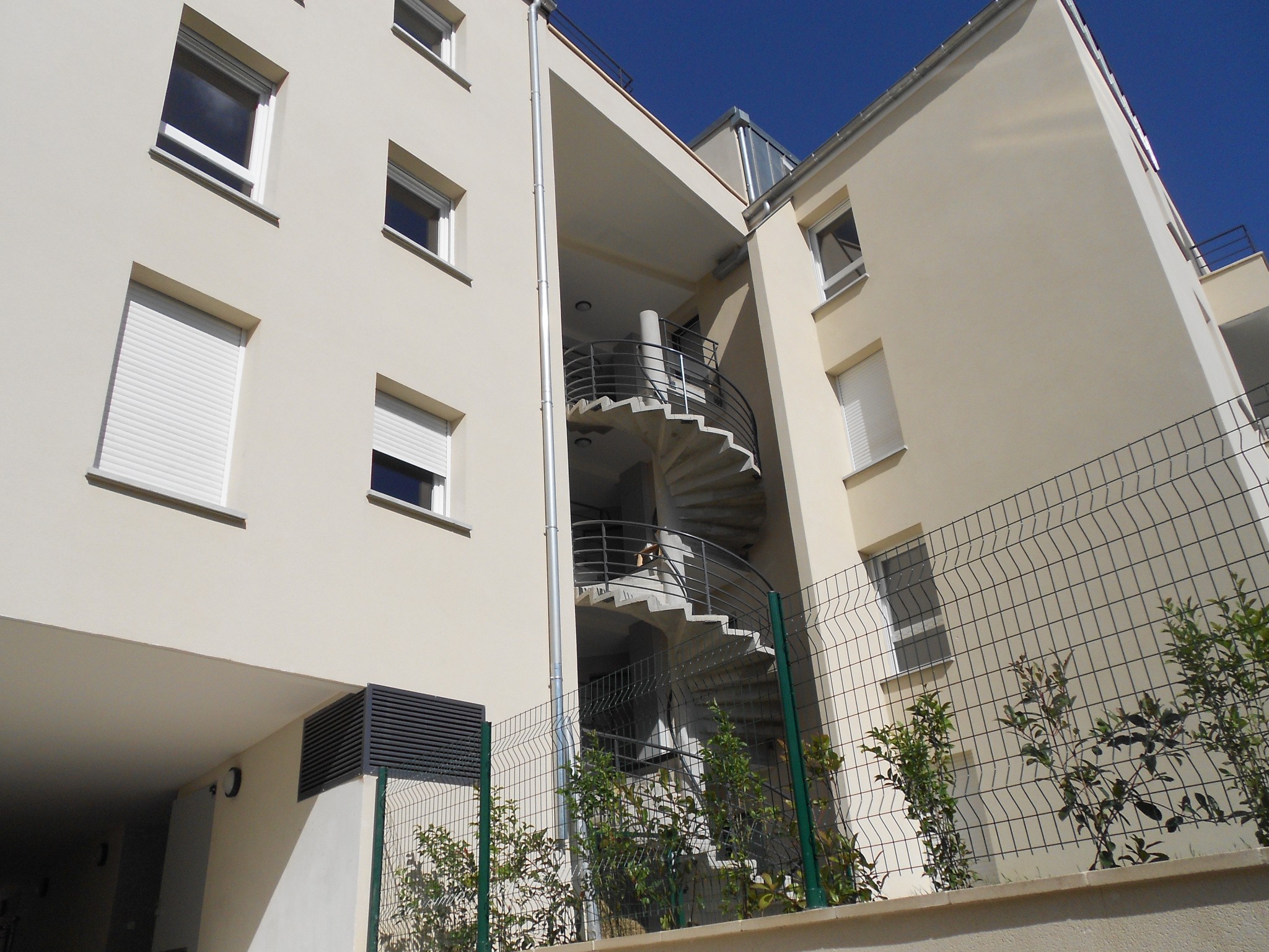 Grand appartement petite surface à vendre à Noisy-Le-Grand — photo 2