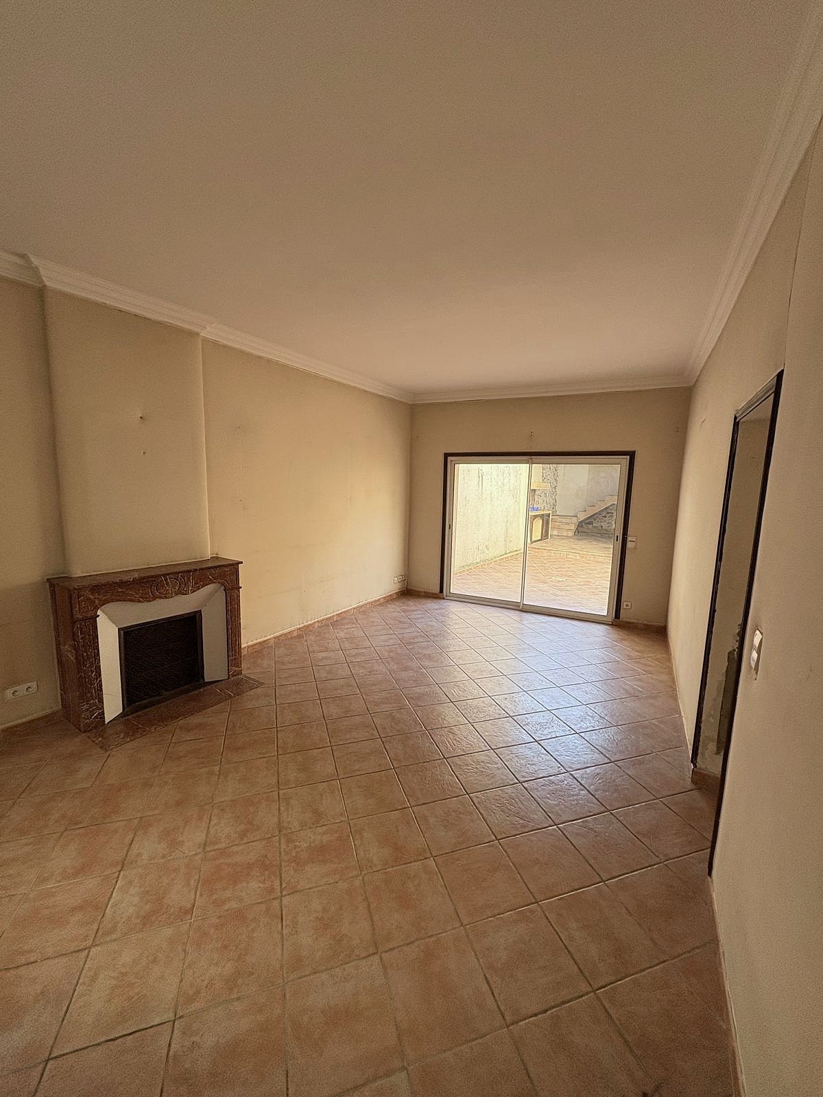 À Louer   Grande Maison de Village T6 avec Cour — photo 3