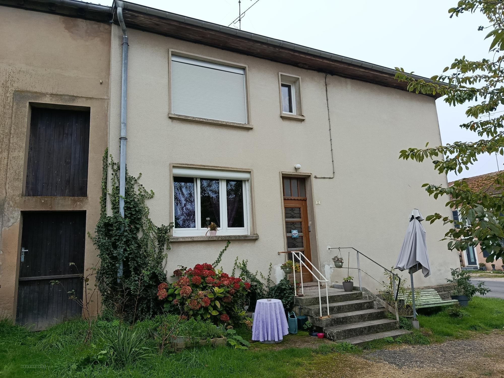 Salon lumineux — maison à vendre à Lindre basse — 132 m²