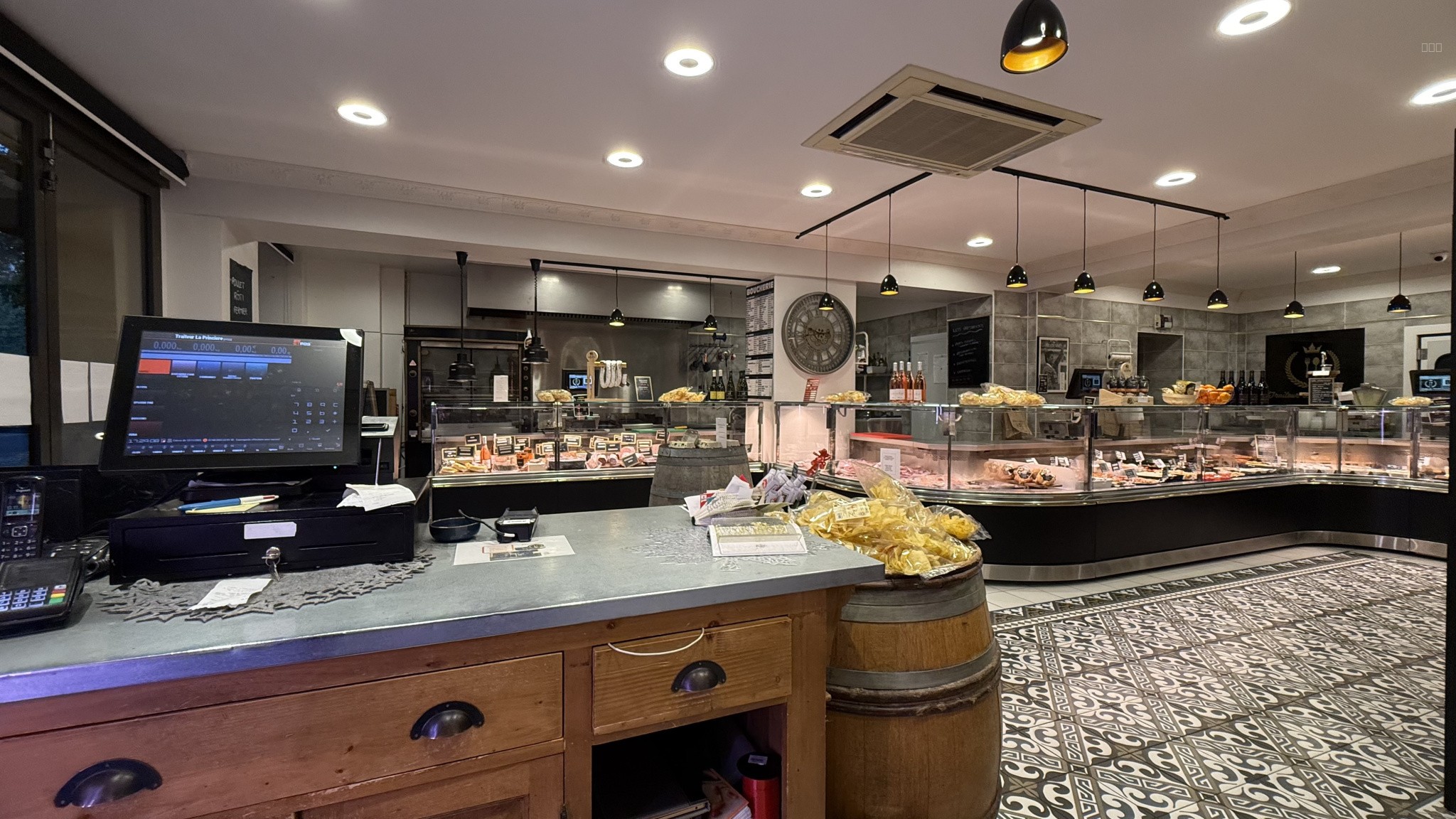 NIMES, CENTRE VILLE, FOND DE COMMERCE, TRAITEURS, CHARCUTERIE, BOUCHERIE, — photo 5