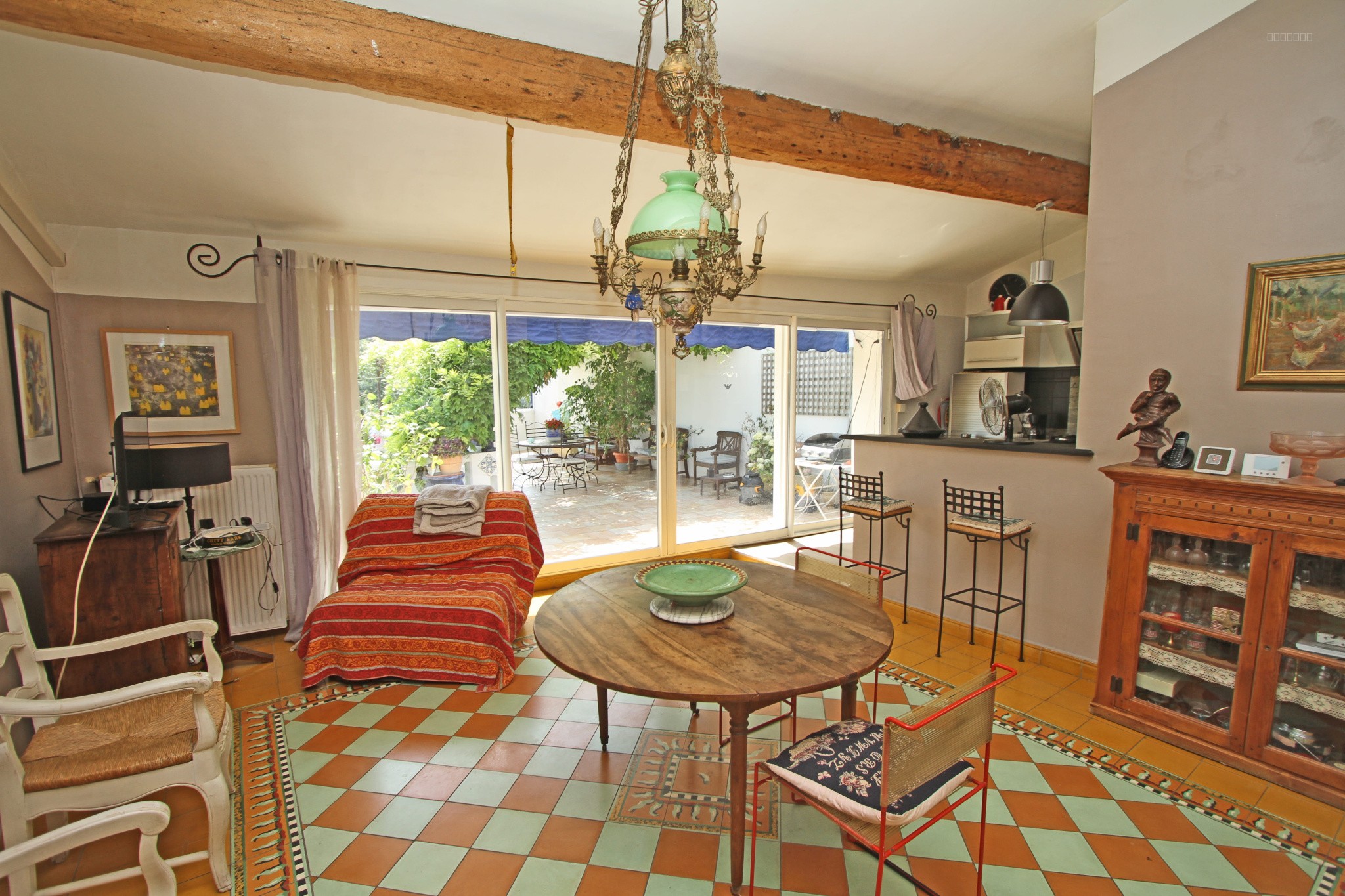 POUSSAN CENTRE VILLE, RARE MAGNIFIQUE MAISON VIGNERONNE AVEC JARDIN ET GARAGE DE — photo 5