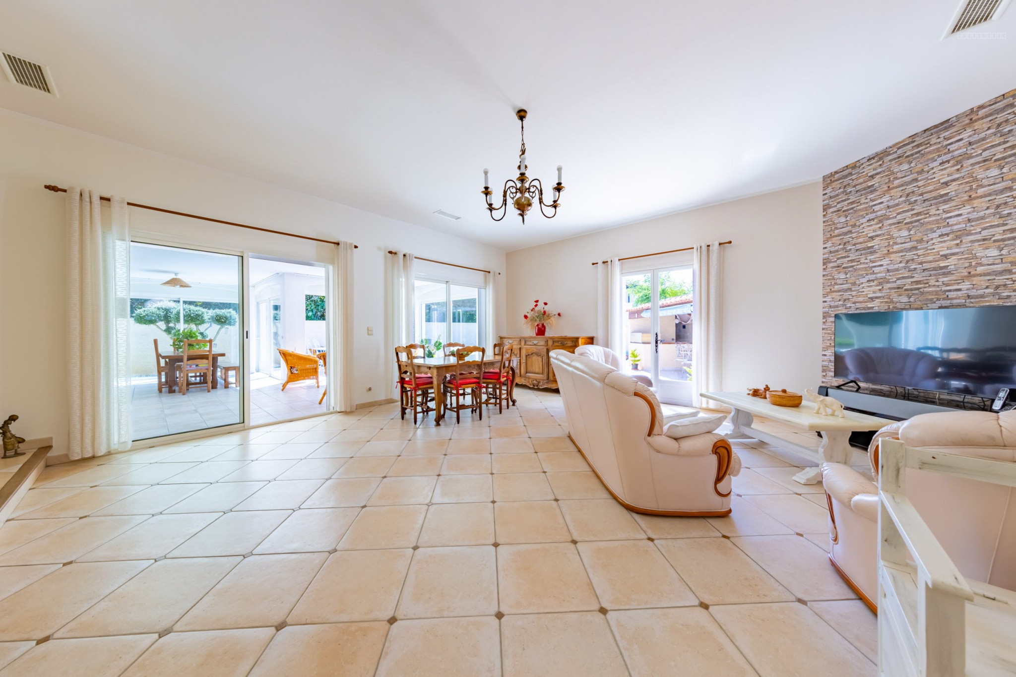 Villa 6 pièces 161 m2 L'Atelier de l'Immo - Votre Havre de Paix Familial à Saturargues ! — photo 3