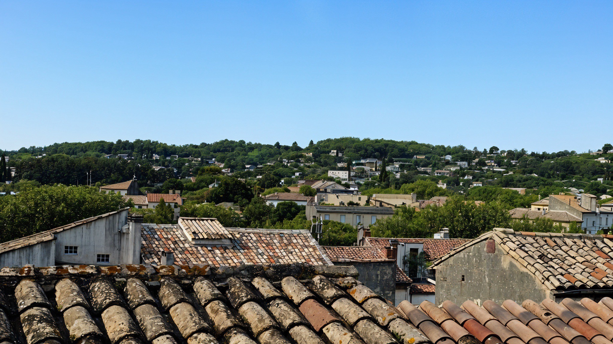 Sommiéres - Centre historique - Maison 6 Pièces 130 M2 A rafraichir — photo 2