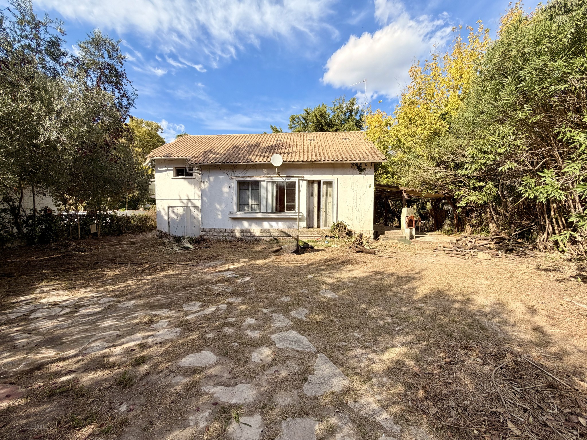 Maison à rénover avec beaucoup de potentiel à la Pompignane, dans la verdure, permis accepté — photo 2