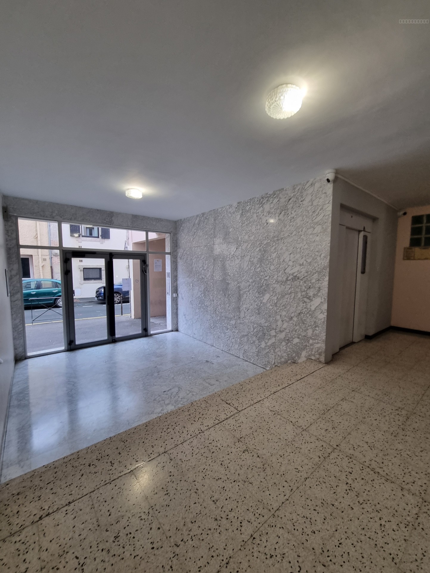 Grand T2 avec loggia aménagée en chambre   Vue imprenable sur la cathédrale  - Narbonne — photo 13