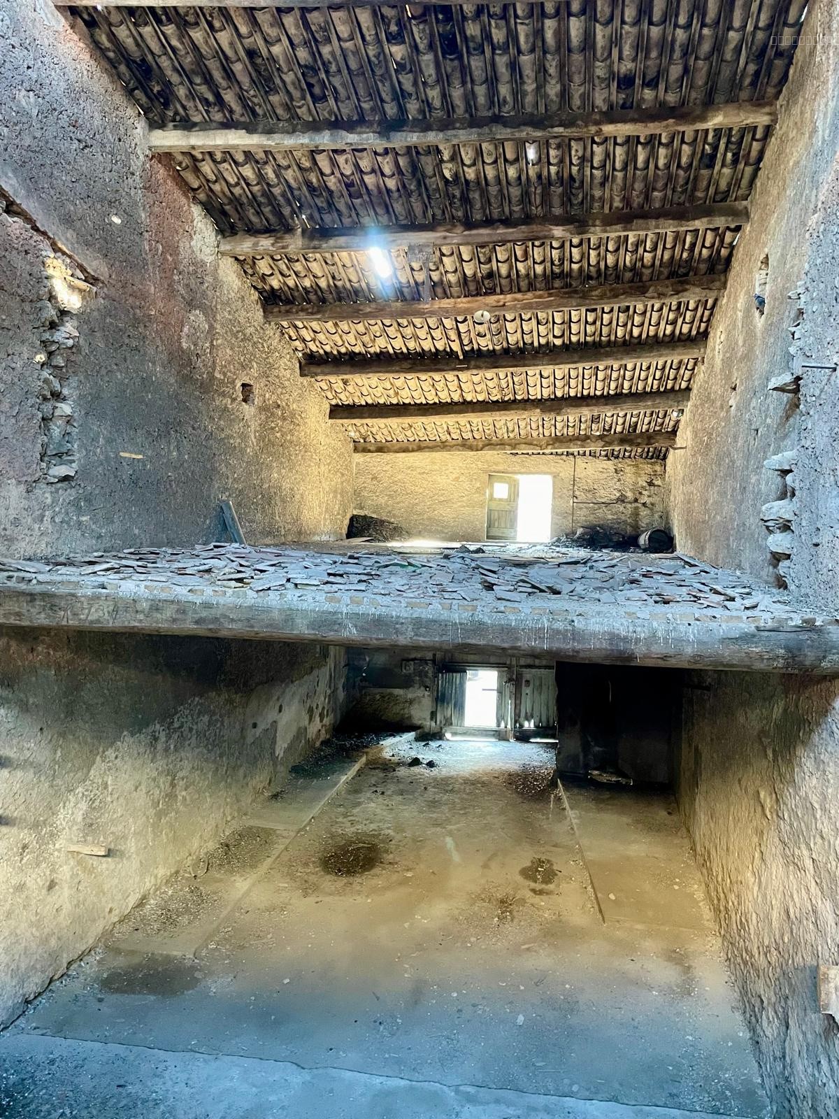 Grande Remise Traversante de 250m2 — photo 3