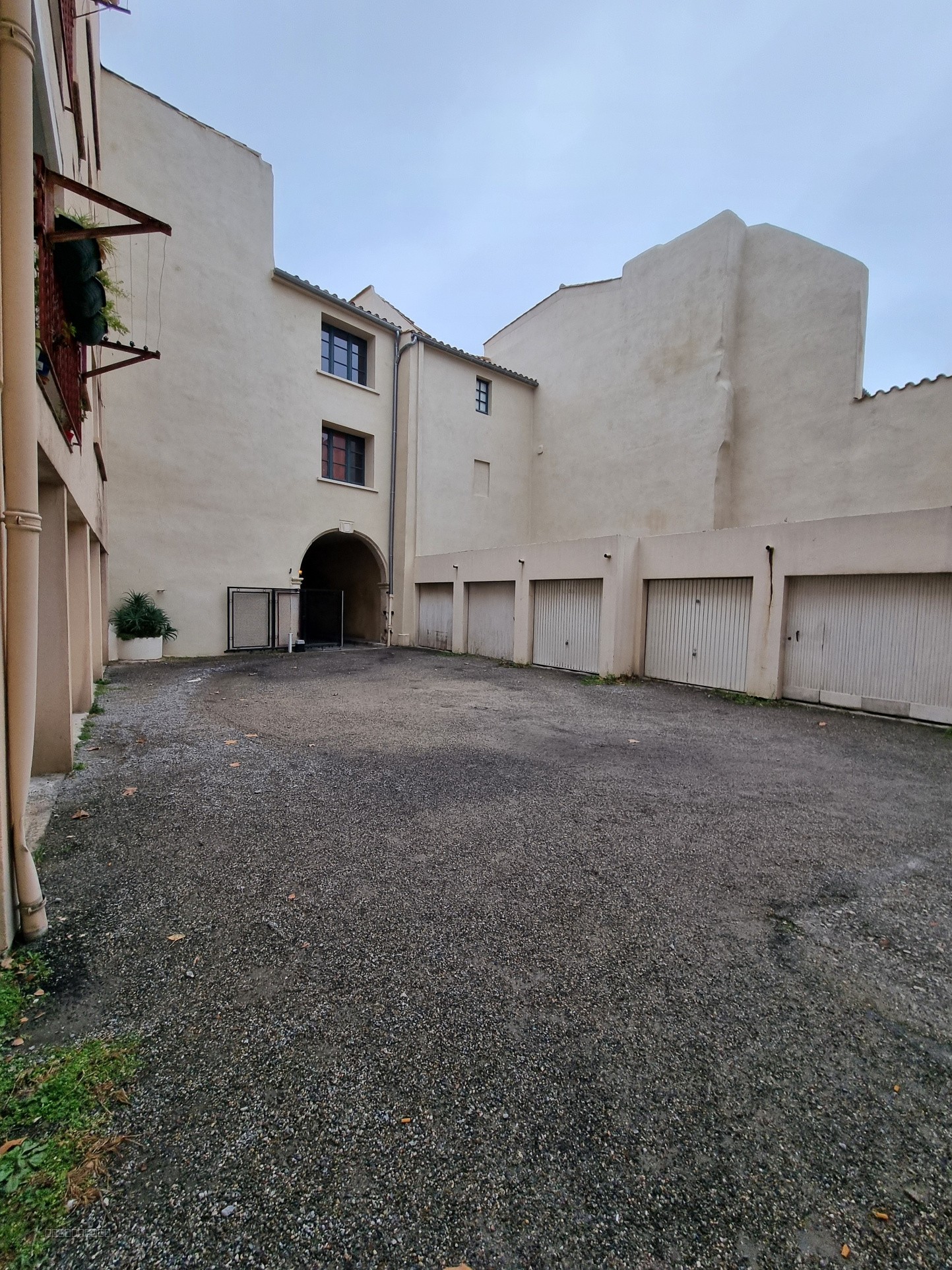 Grand T2 avec loggia aménagée en chambre   Vue imprenable sur la cathédrale  - Narbonne — photo 10