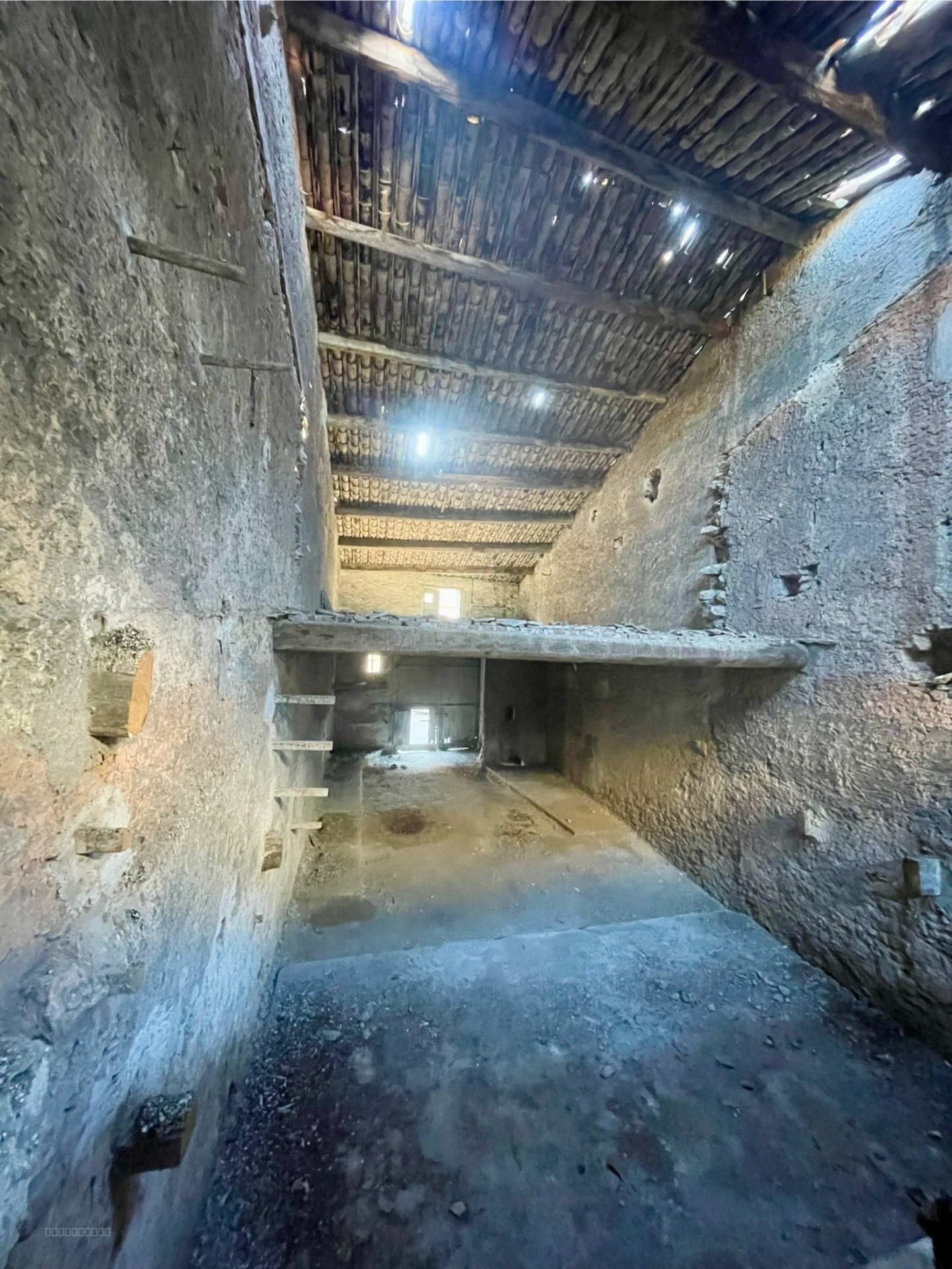 Grande Remise Traversante de 250m2 — photo 2