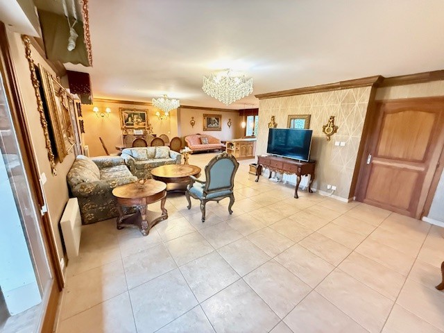Divonne les Bains 01220, T7 (6 chambres), avec jardin et 2 garages — photo 10