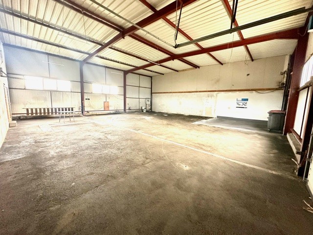 Vente Ornex 01280 Local artisanal + appartement T4 en duplex / Terrain / Parking — photo 8