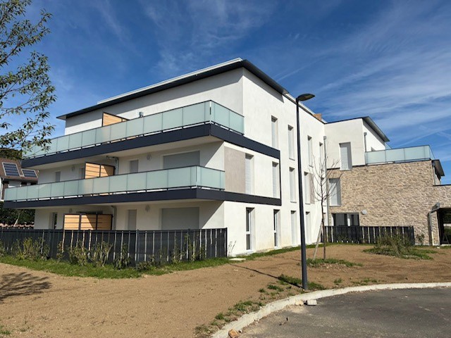01210 Divonne-les-Bains Appartement T2 ATTIQUE avec terrasse et garage — photo 2