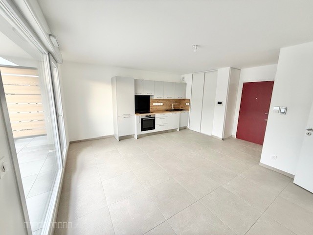 01210 Divonne-les-Bains Appartement T2 ATTIQUE avec terrasse et garage — photo 4