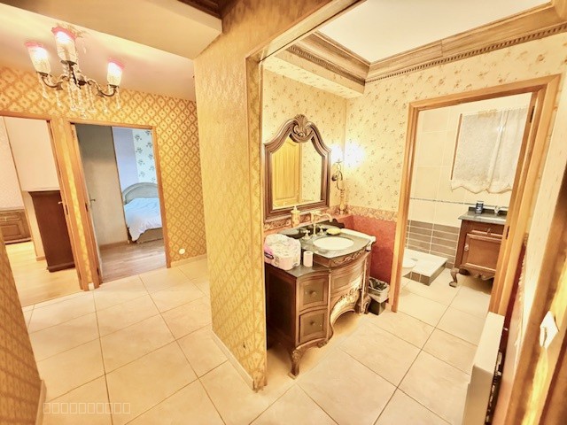 Divonne les Bains 01220, T7 (6 chambres), avec jardin et 2 garages — photo 14