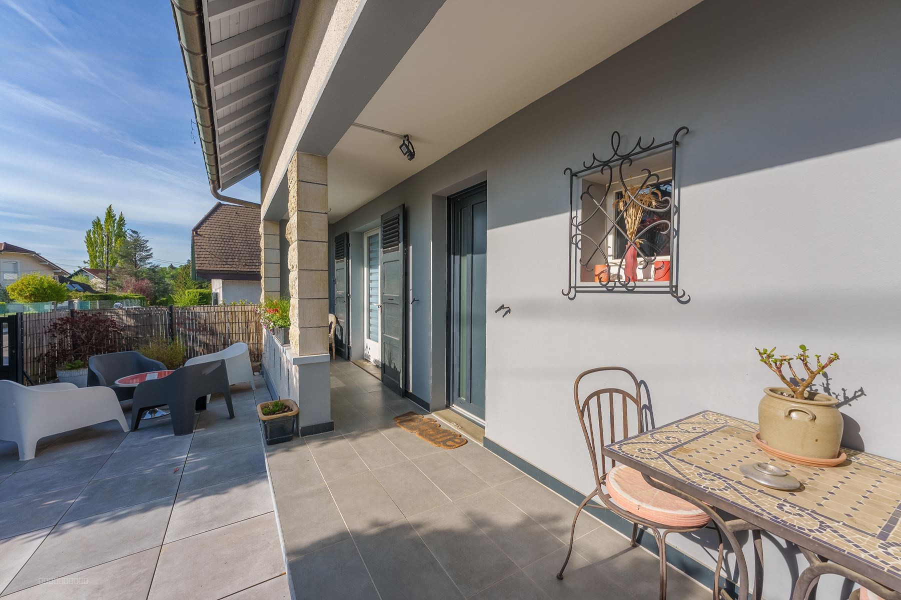 Divonne les Bains, charmante maison individuelle sur 3 niveaux avec un jardin et ruisseau — photo 2