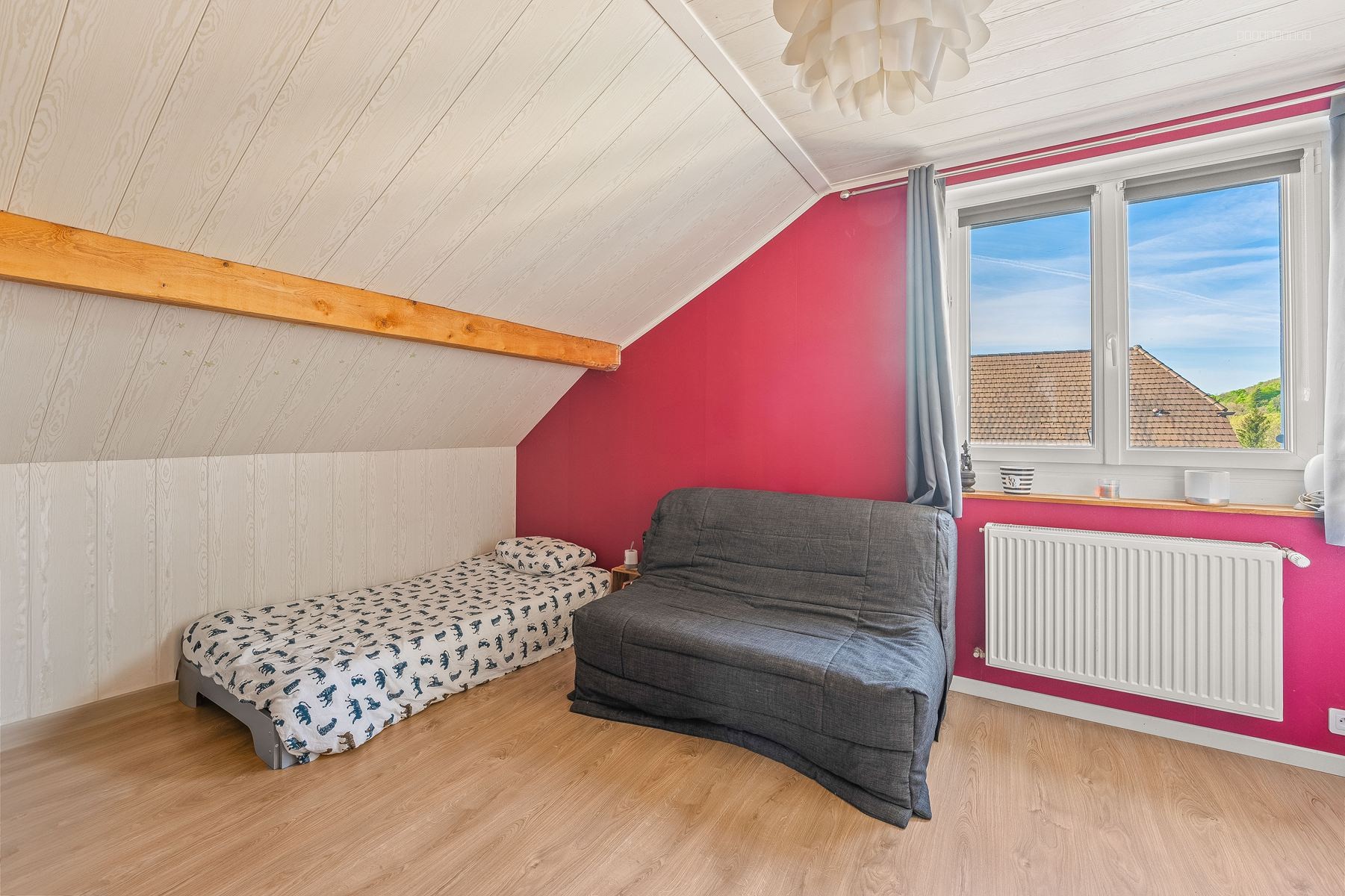 Divonne les Bains, charmante maison individuelle sur 3 niveaux avec un jardin et ruisseau — photo 17