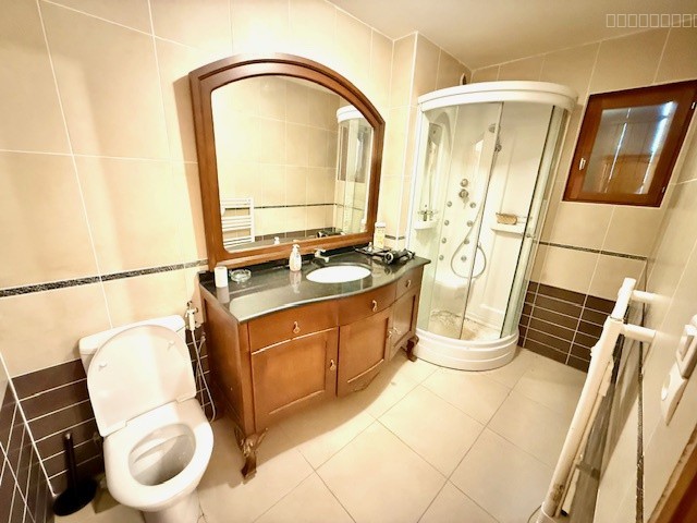 Divonne les Bains 01220, T7 (6 chambres), avec jardin et 2 garages — photo 13