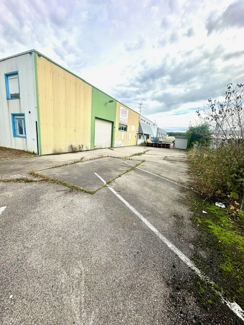 Vente Ornex 01280 Local artisanal + appartement T4 en duplex / Terrain / Parking — photo 2