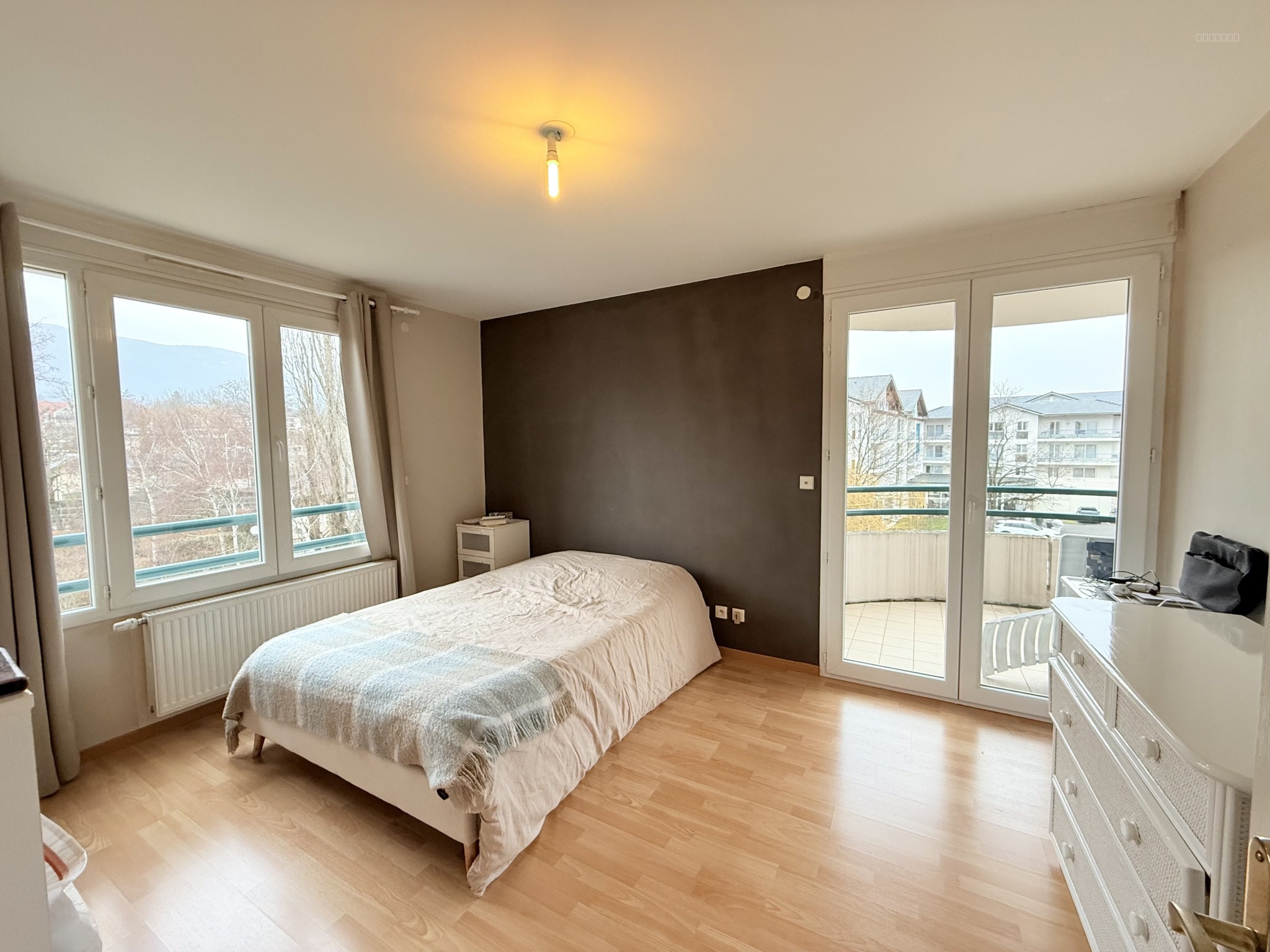 01220 Divonne-les-Bains, A LOUER Appartement T3, 3 Balcons, Cave et Garage — photo 9