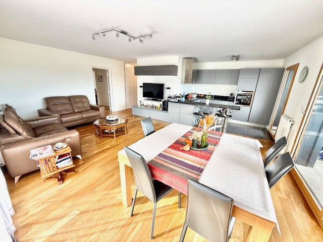 COEUR DE DIVONNE LES BAINS 01220 - T4 TRAVERSANT AVEC TERRASSE + GARAGE DOUBLE, VUE MONT BLANC — photo 6