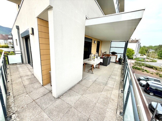 COEUR DE DIVONNE LES BAINS 01220 - T4 TRAVERSANT AVEC TERRASSE + GARAGE DOUBLE, VUE MONT BLANC — photo 8
