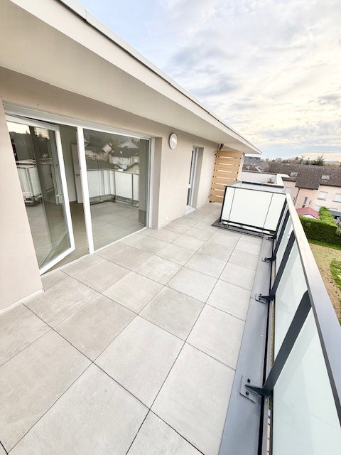 01210 Divonne-les-Bains Appartement T2 ATTIQUE avec terrasse et garage — photo 3