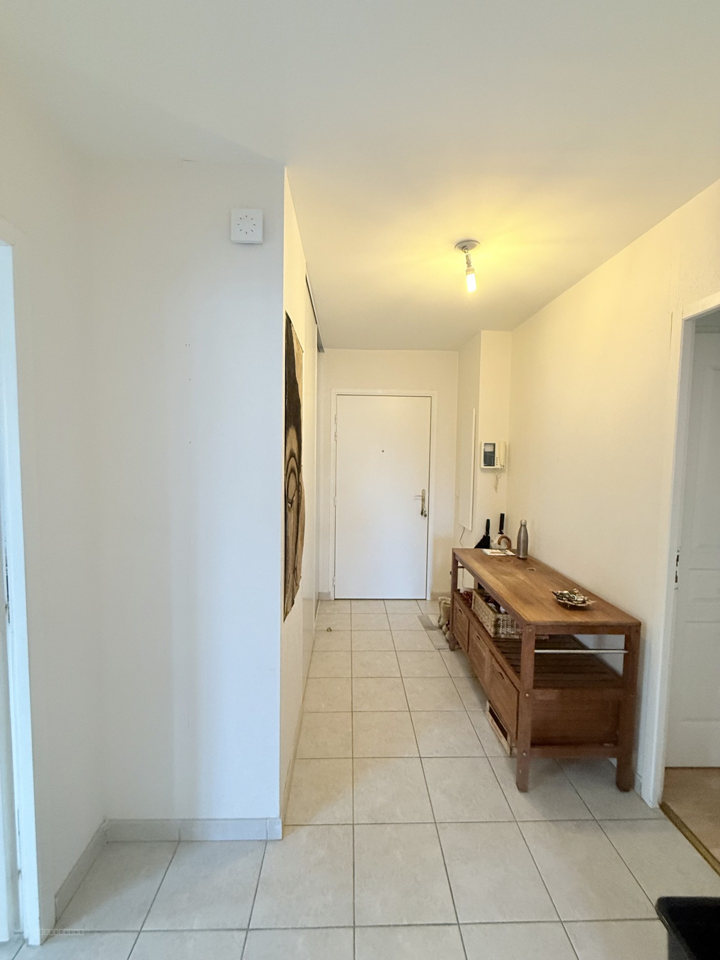 01220 Divonne-les-Bains, A LOUER Appartement T3, 3 Balcons, Cave et Garage — photo 4