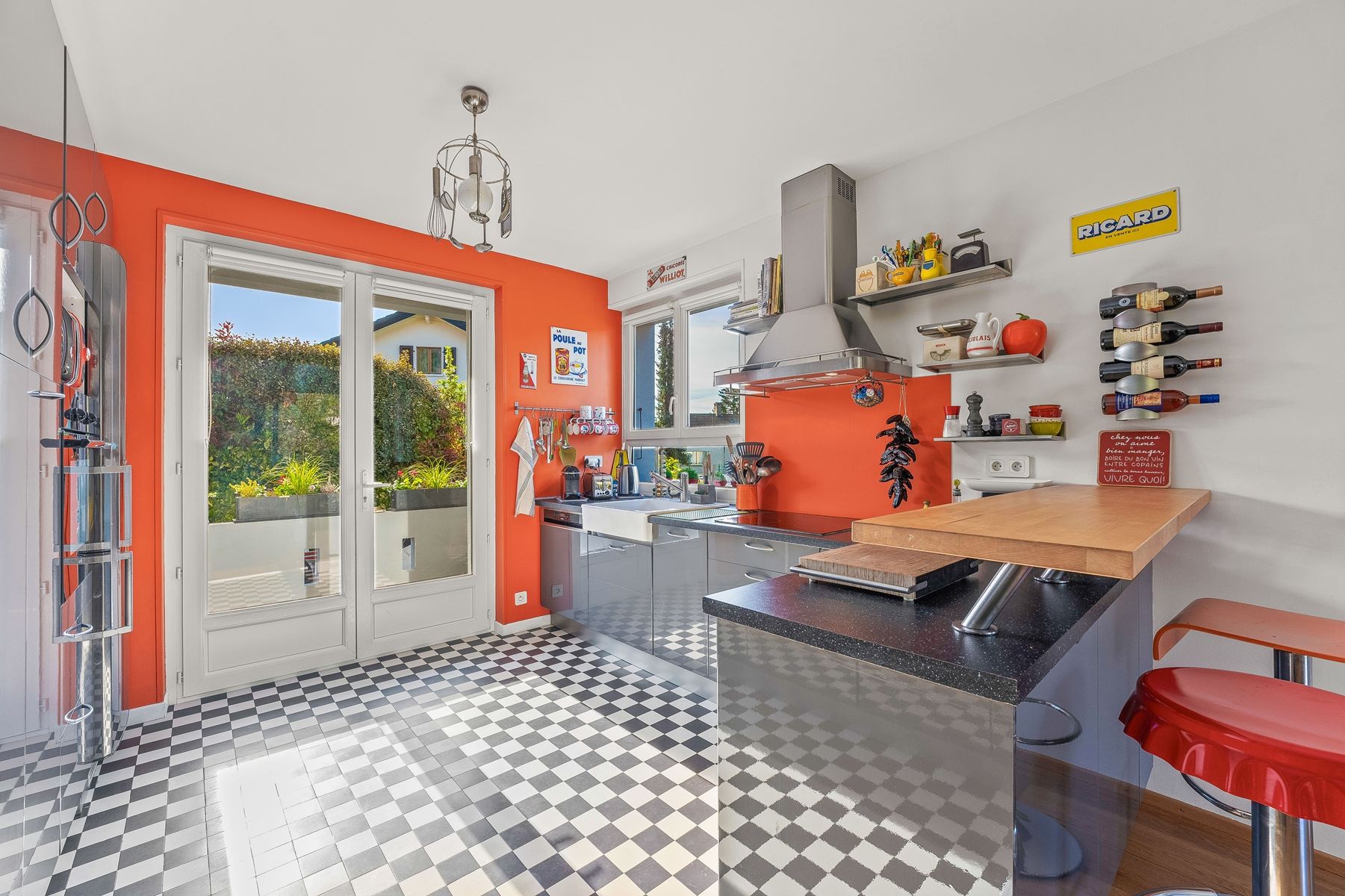 Divonne les Bains, charmante maison individuelle sur 3 niveaux avec un jardin et ruisseau — photo 10