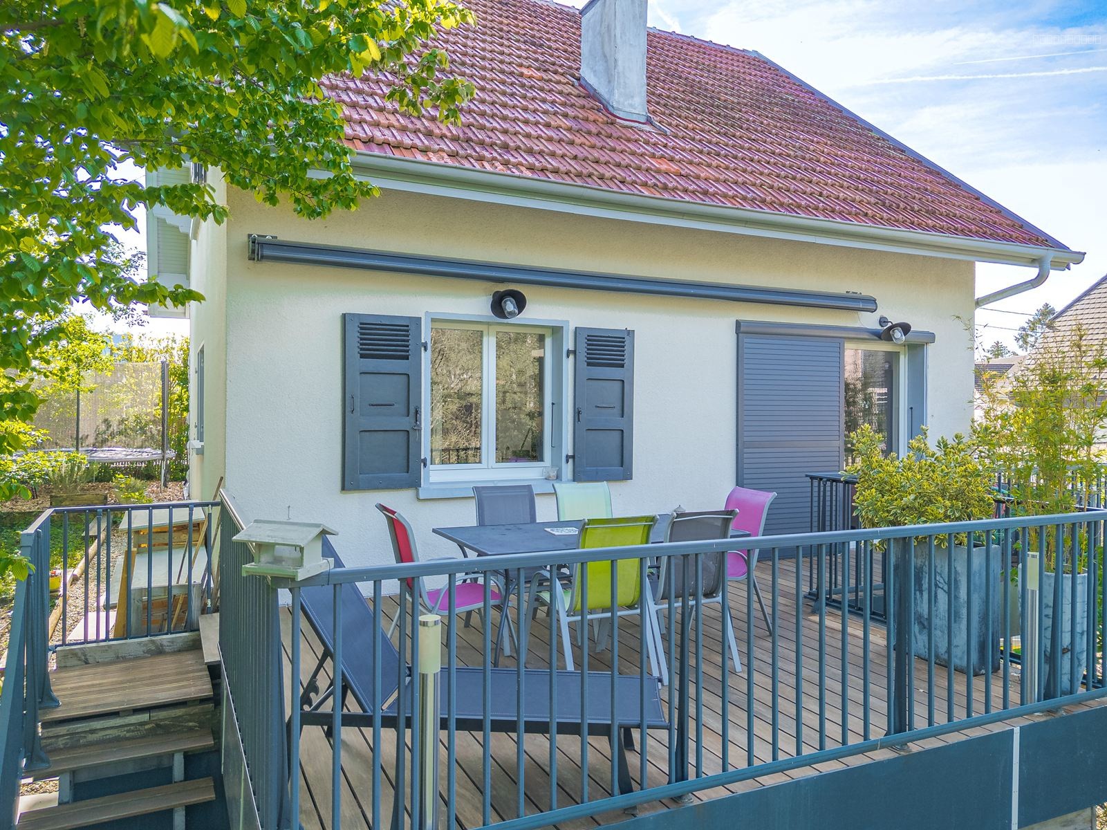 Divonne les Bains, charmante maison individuelle sur 3 niveaux avec un jardin et ruisseau — photo 5