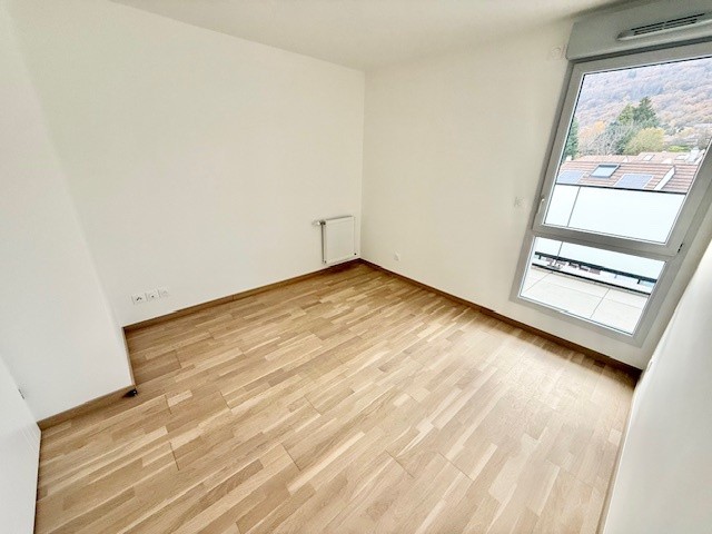 01210 Divonne-les-Bains Appartement T2 ATTIQUE avec terrasse et garage — photo 14