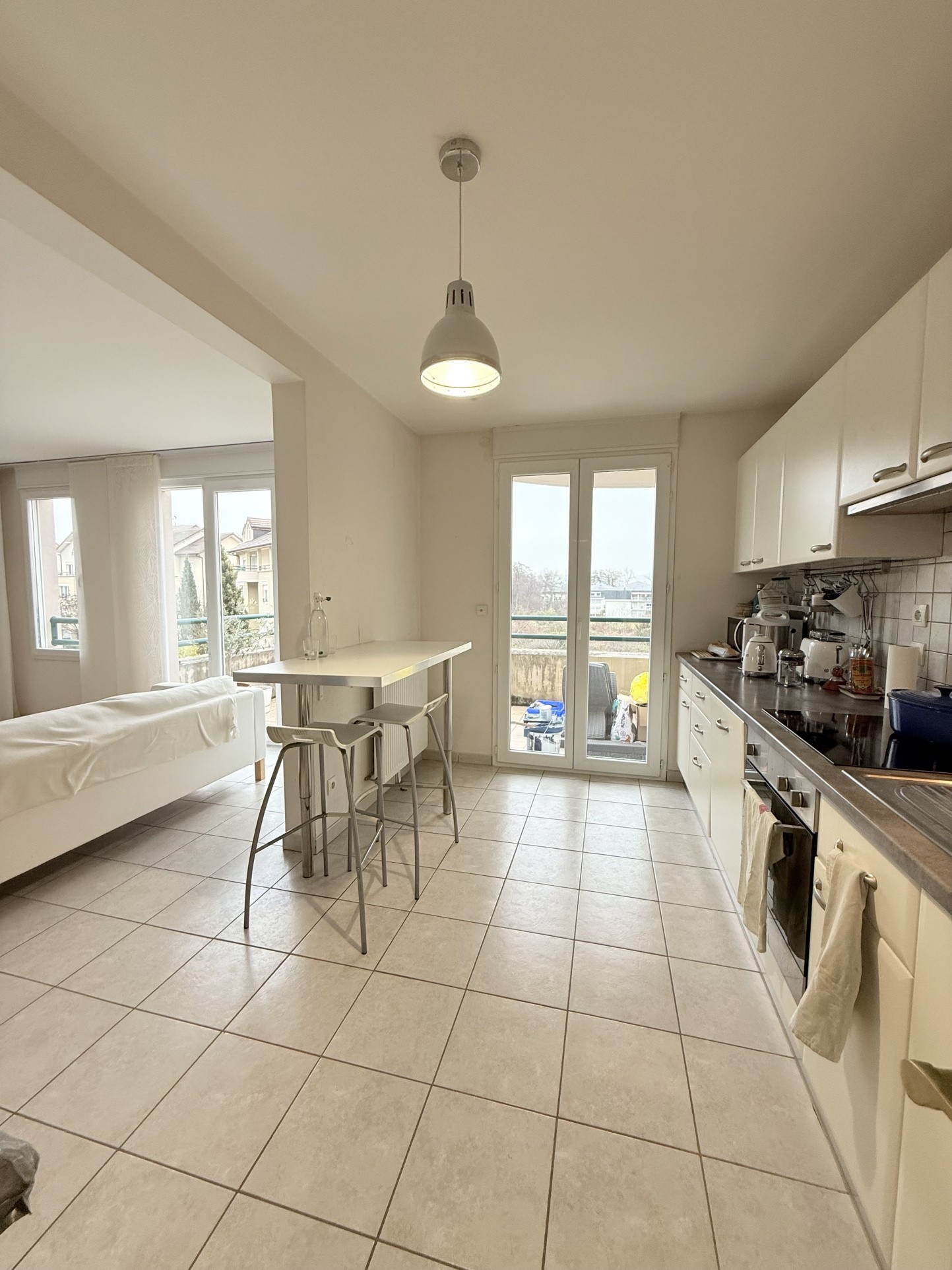 01220 Divonne-les-Bains, A LOUER Appartement T3, 3 Balcons, Cave et Garage — photo 3