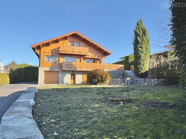 CROZET, Grand Chalet type T6 avec jardin, garages, et annexes — photo 3