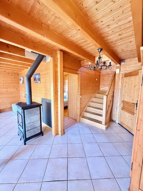 CROZET, Grand Chalet type T6 avec jardin, garages, et annexes — photo 8