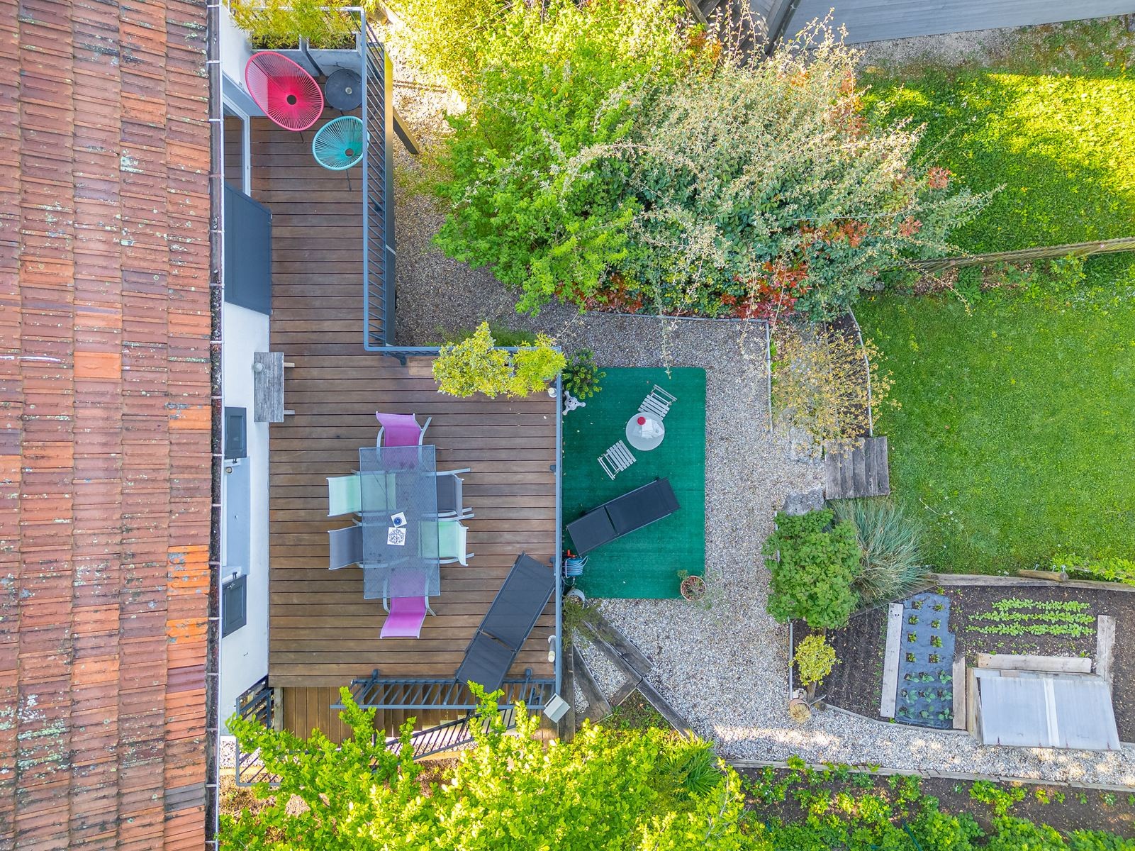 Divonne les Bains, charmante maison individuelle sur 3 niveaux avec un jardin et ruisseau — photo 4