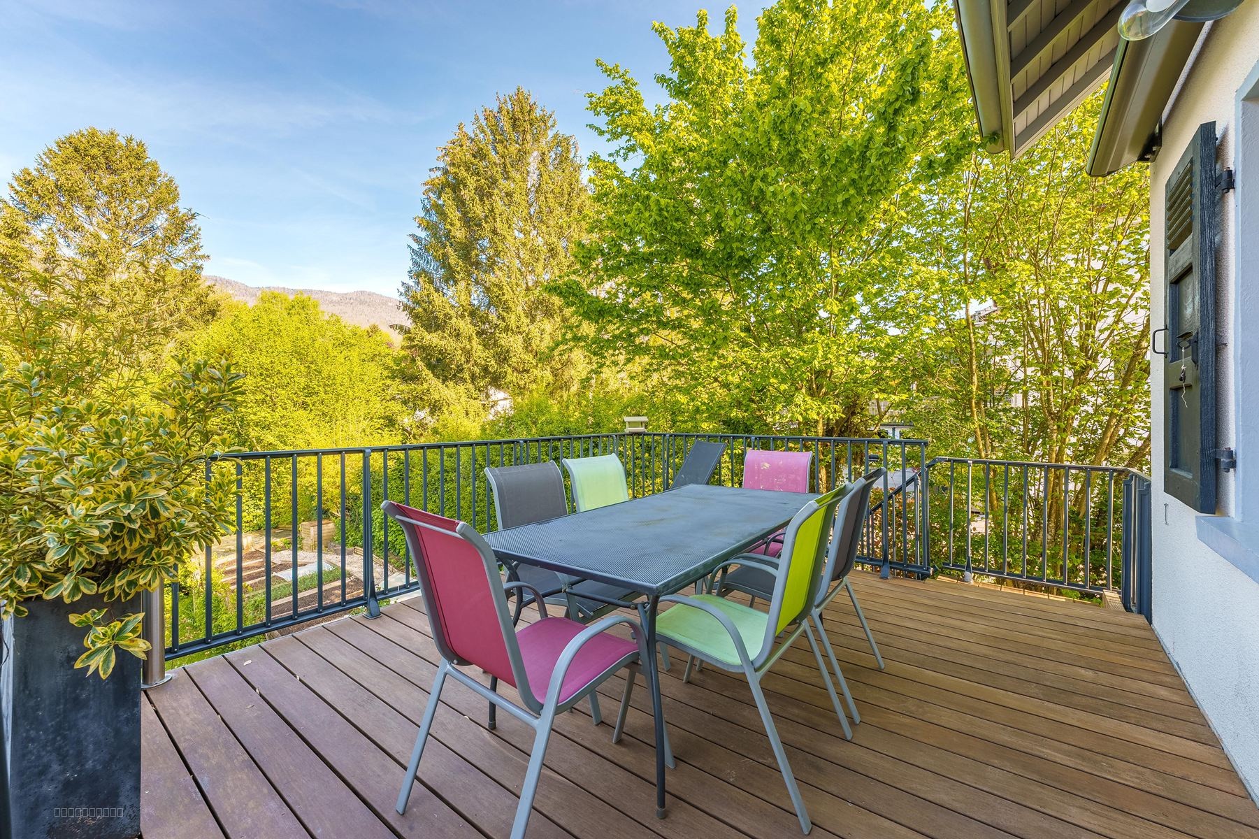 Divonne les Bains, charmante maison individuelle sur 3 niveaux avec un jardin et ruisseau — photo 6