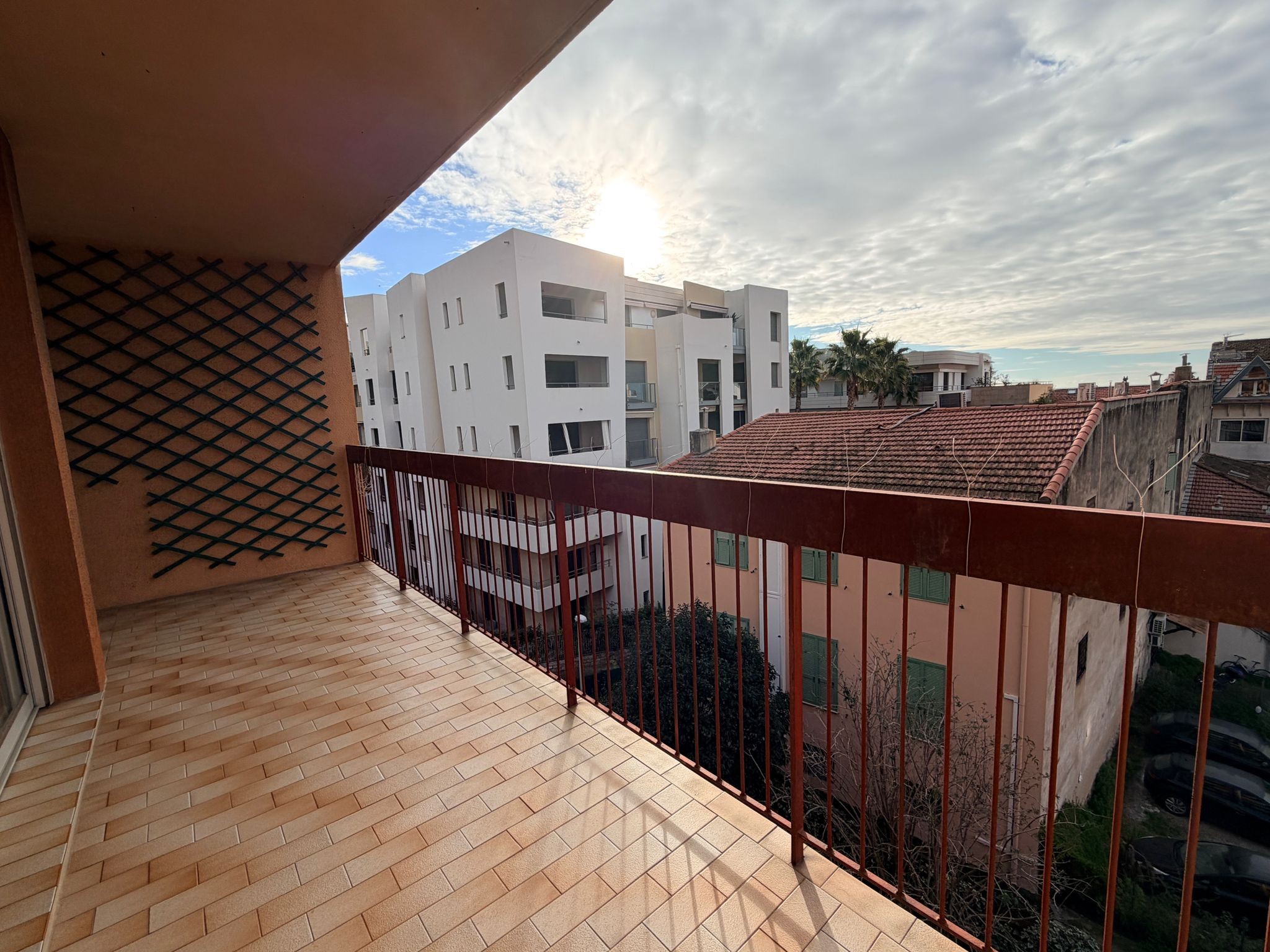 Menton Garavan   Appartement 3 pièces 74,26 m2 à rénover. Terrasse, cave, parking privatif. Fort potentiel! — photo 5