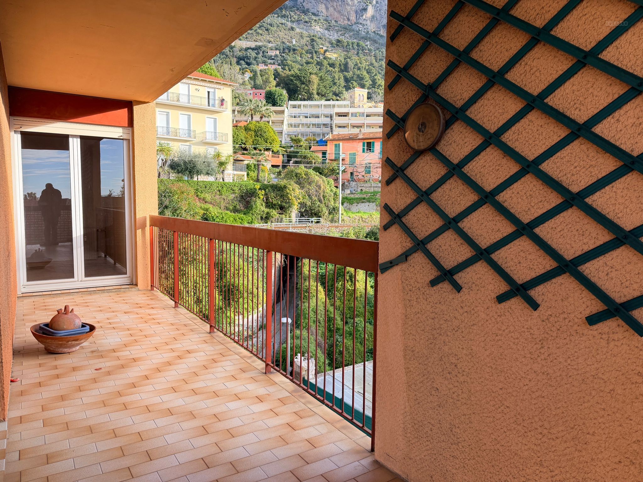 Menton Garavan   Appartement 3 pièces 74,26 m2 à rénover. Terrasse, cave, parking privatif. Fort potentiel! — photo 19